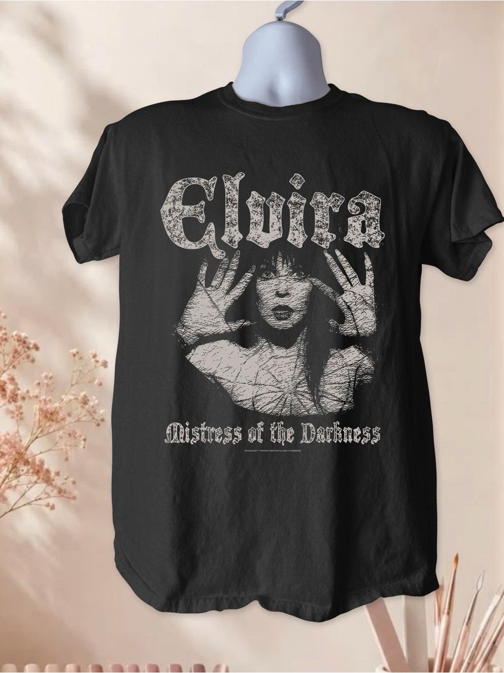 Gildan Black 'Elvira Mistress of the Darkness' Graphic Tee
